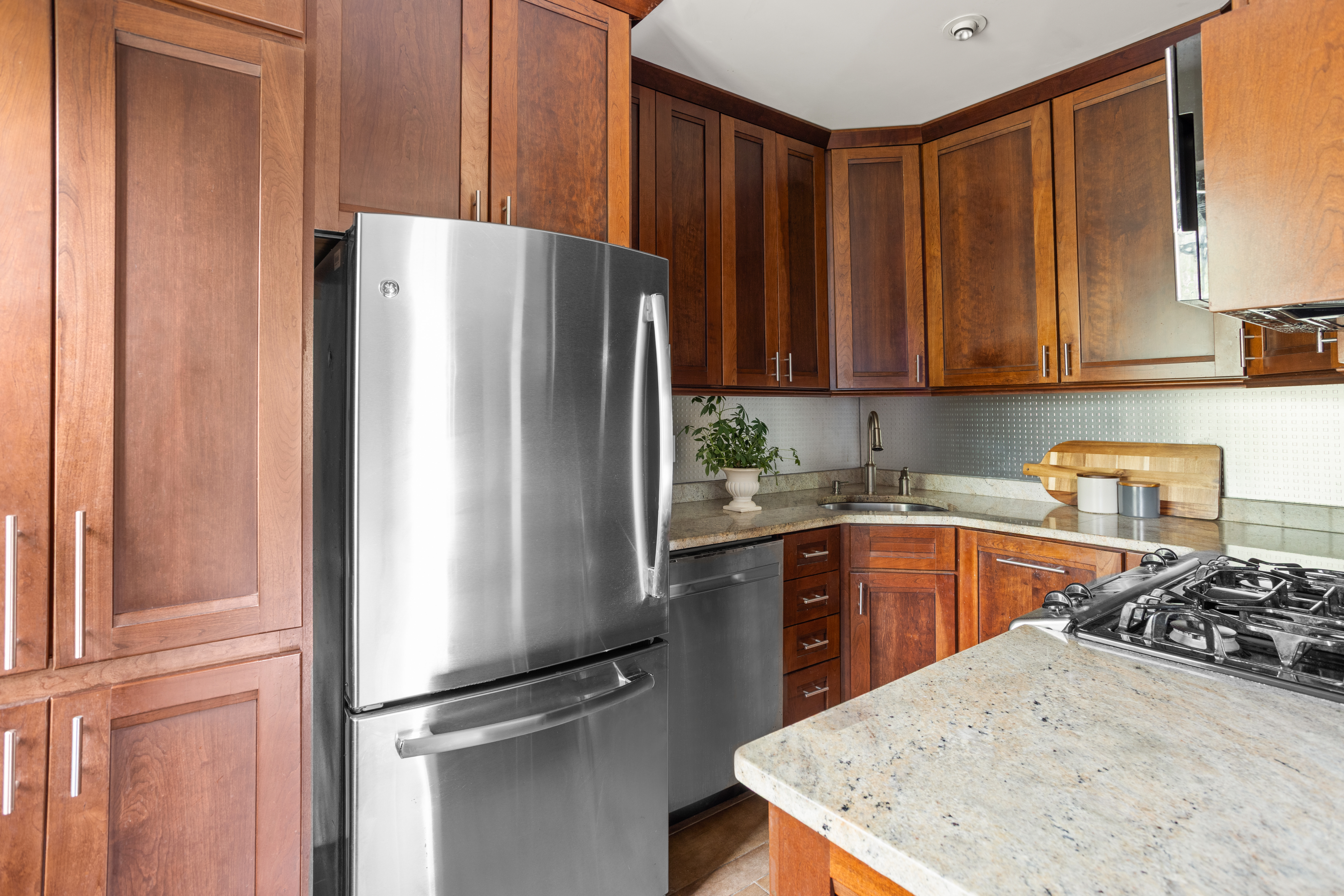 33-28 81st Street, Unit 61B Queens, NY 11372 - Photo 5 of 11 a kitchen with a refrigerator a stove a sink and a cabinets
