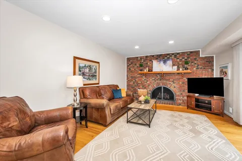Contact Agent | 14 South Duke Street, Rockville, MD 20850