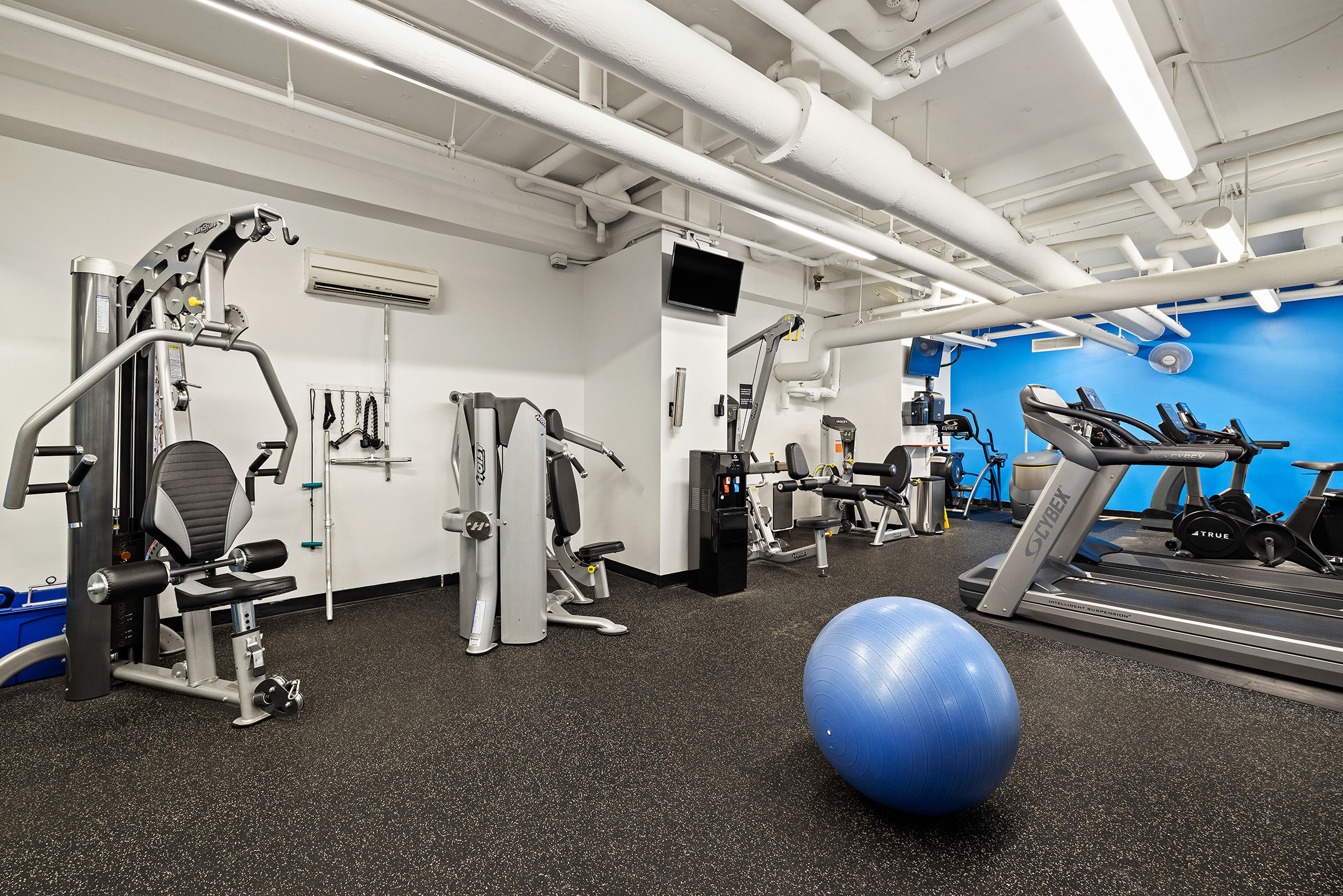 185 West End Avenue, Unit 16D Manhattan, NY 10023 - Photo 10 of 11 a view of a room with gym equipment