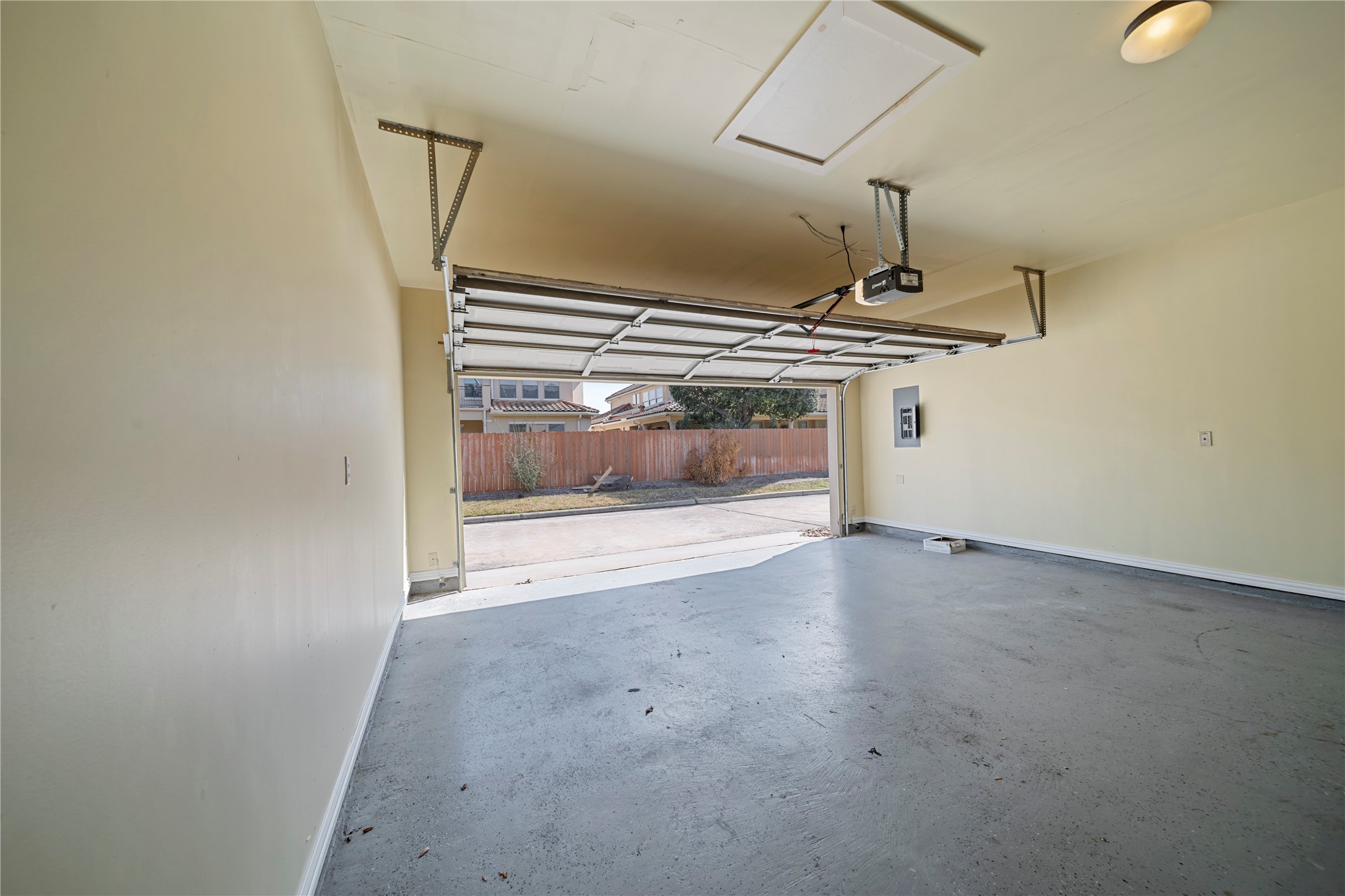 2011 Spring Cedar Lane Houston, TX 77077 - Photo 35 of 44