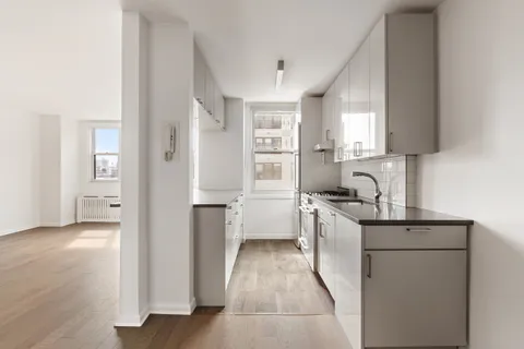 $1,300,000 | 77 7th Avenue, Unit 12P | Chelsea