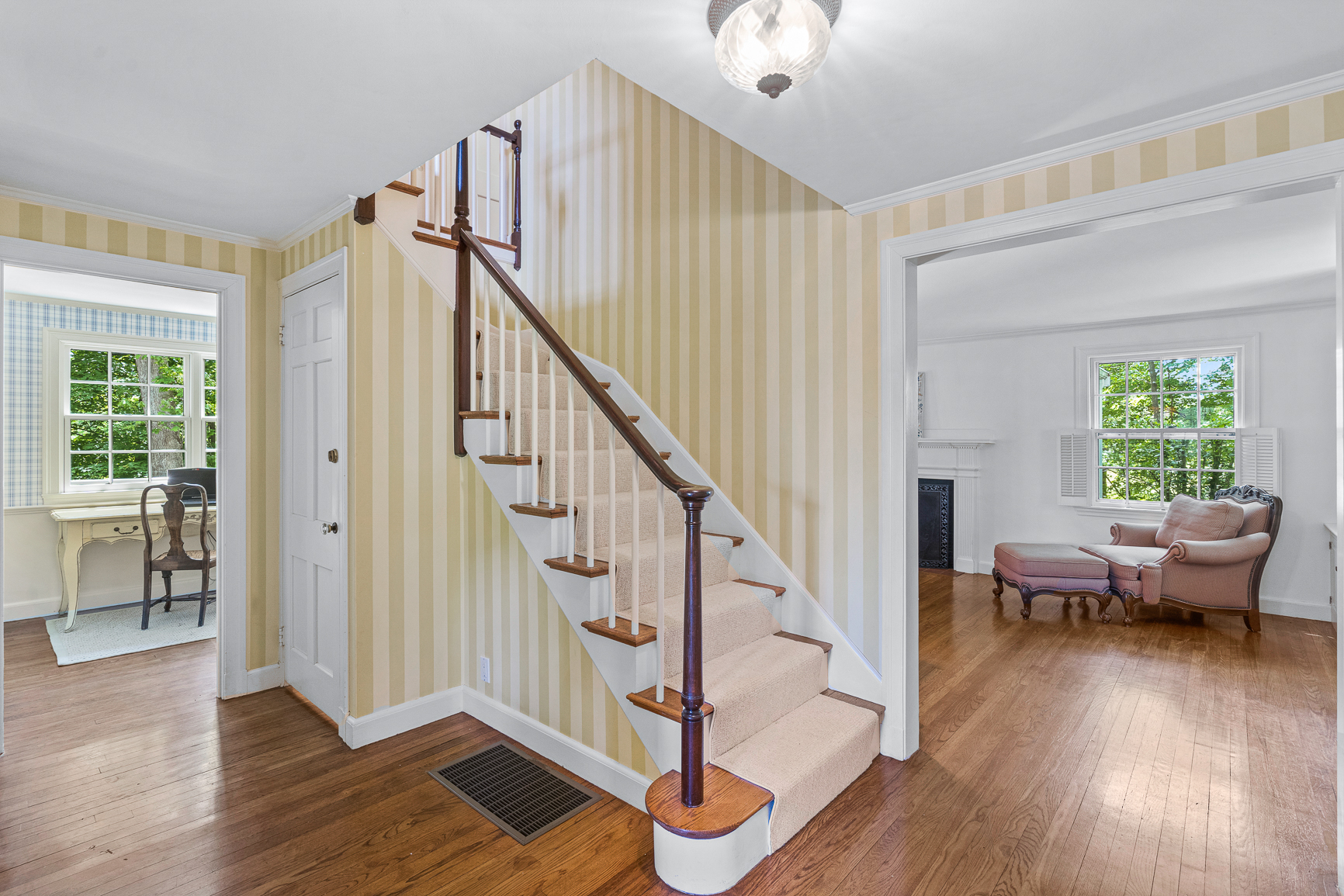 10 Lincoln Circle Wellesley, MA 02481 - Photo 9 of 61