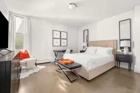$2,650,000 | 22 Renwick Street, Unit 1A | Hudson Square