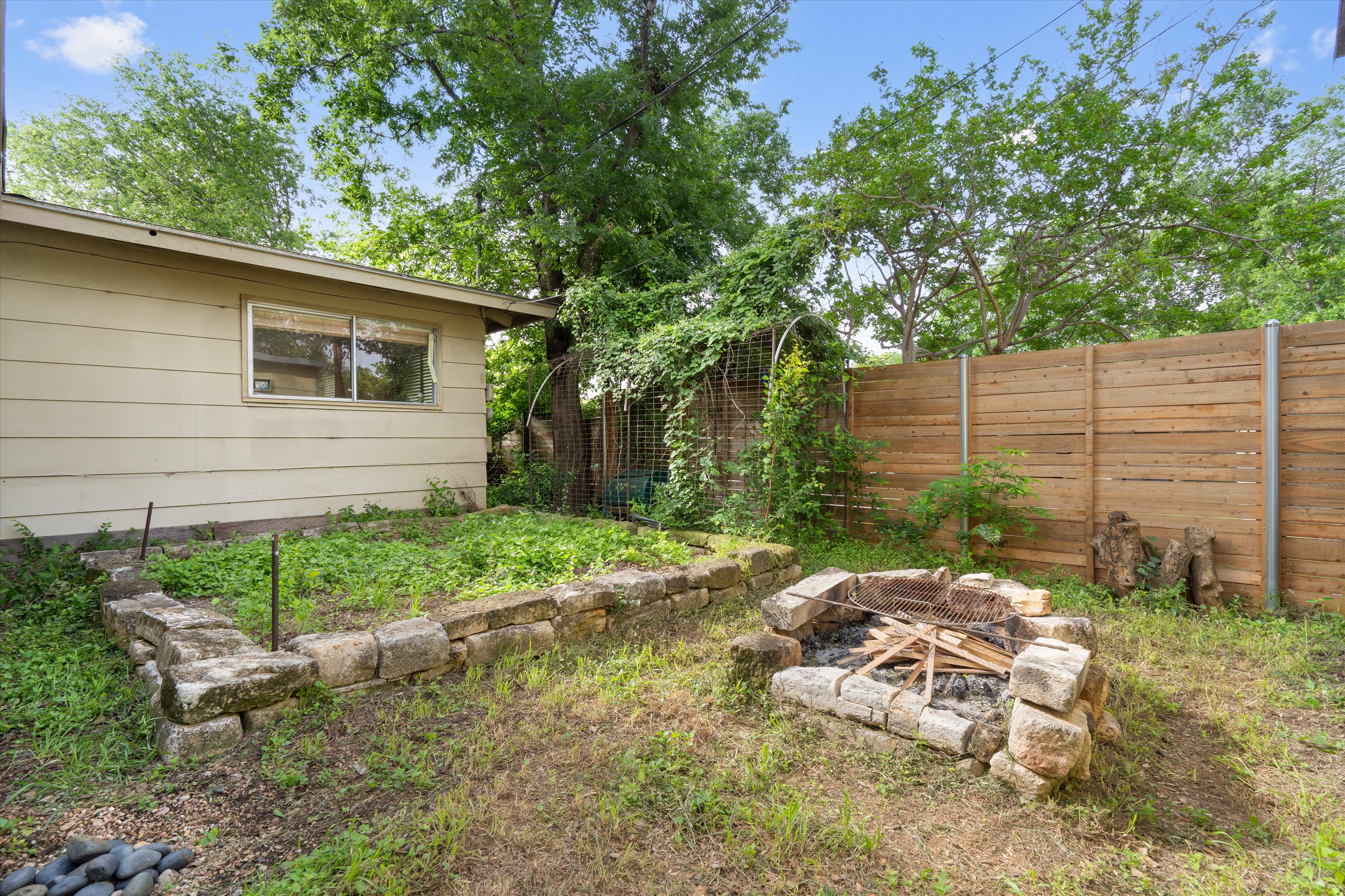 4614 Jinx Avenue Austin, TX 78745 - Photo 38 of 40 a view of backyard with green space