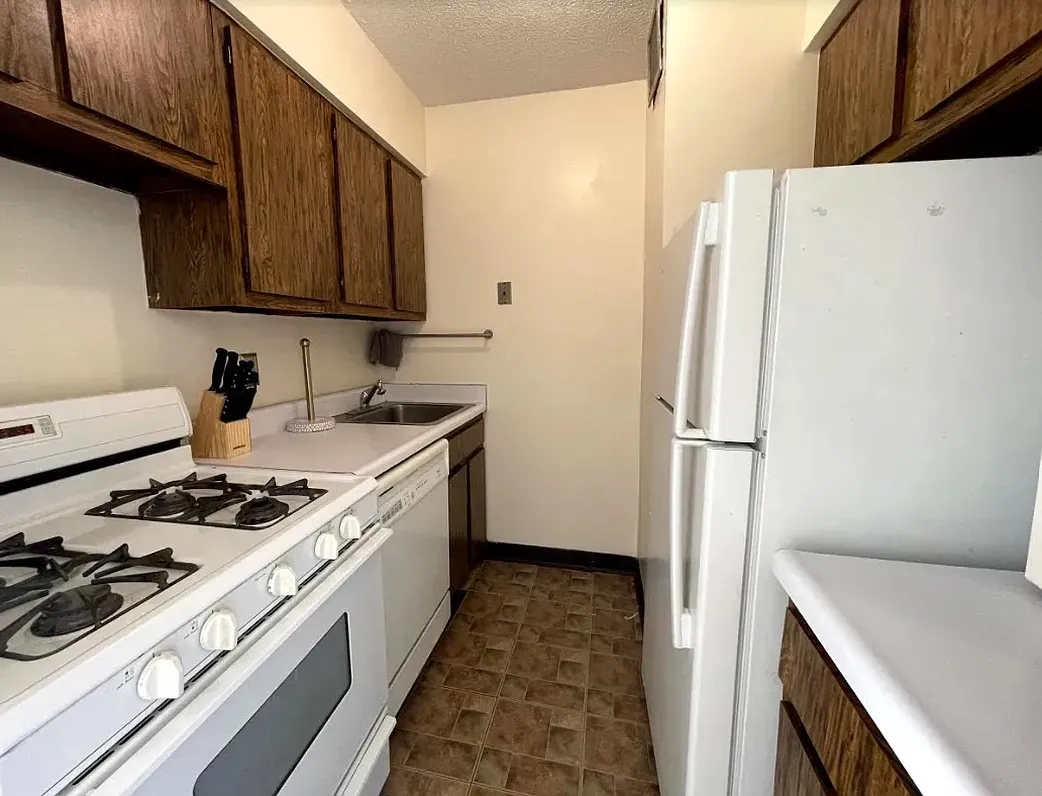 $3,650 | 301 East 45th Street, Unit 20D | Midtown East