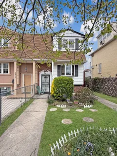 $780,000 | 4209 Nautilus Avenue | Seagate