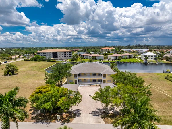 $284,900 | Wood Thrush Drive, Punta Gorda, FL 33950