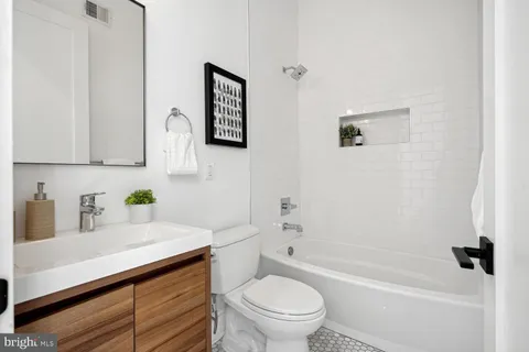 $730,000 | 1468 Newton Street Northwest, Unit 2, Washington, DC 20010
