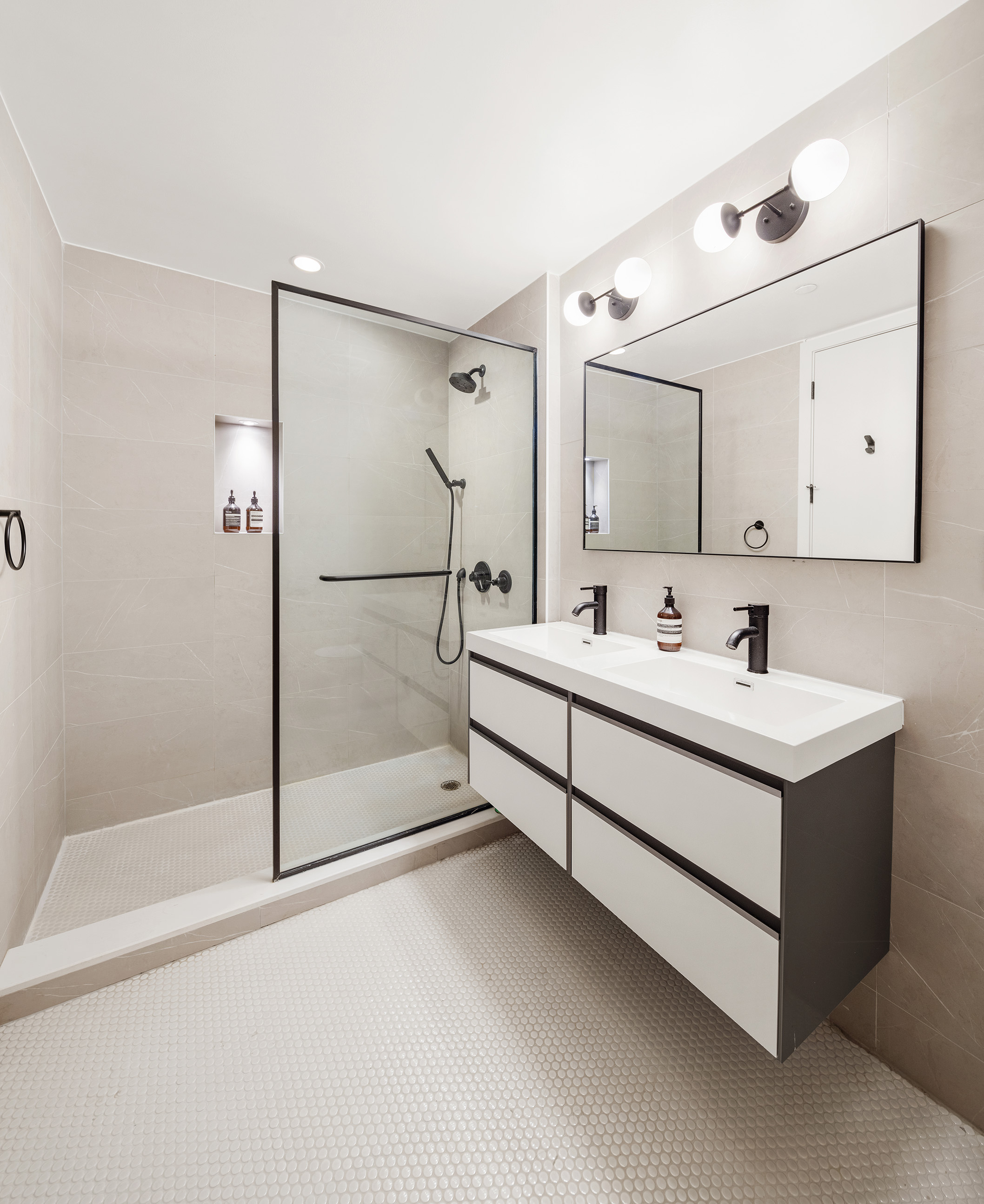 1015 A President Street, Unit 2F Brooklyn, NY 11225 - Photo 6 of 8 a bathroom with a bathtub and a sink