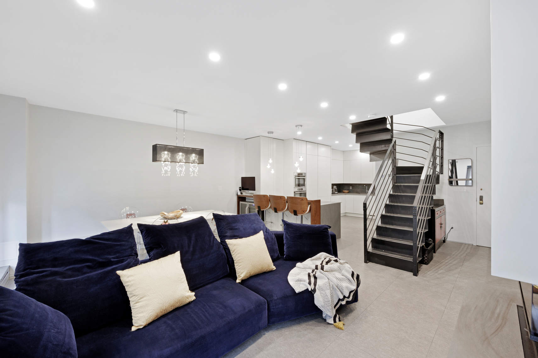 529 West 42nd Street, Unit 7J Manhattan, NY 10036 - Photo 2 of 15