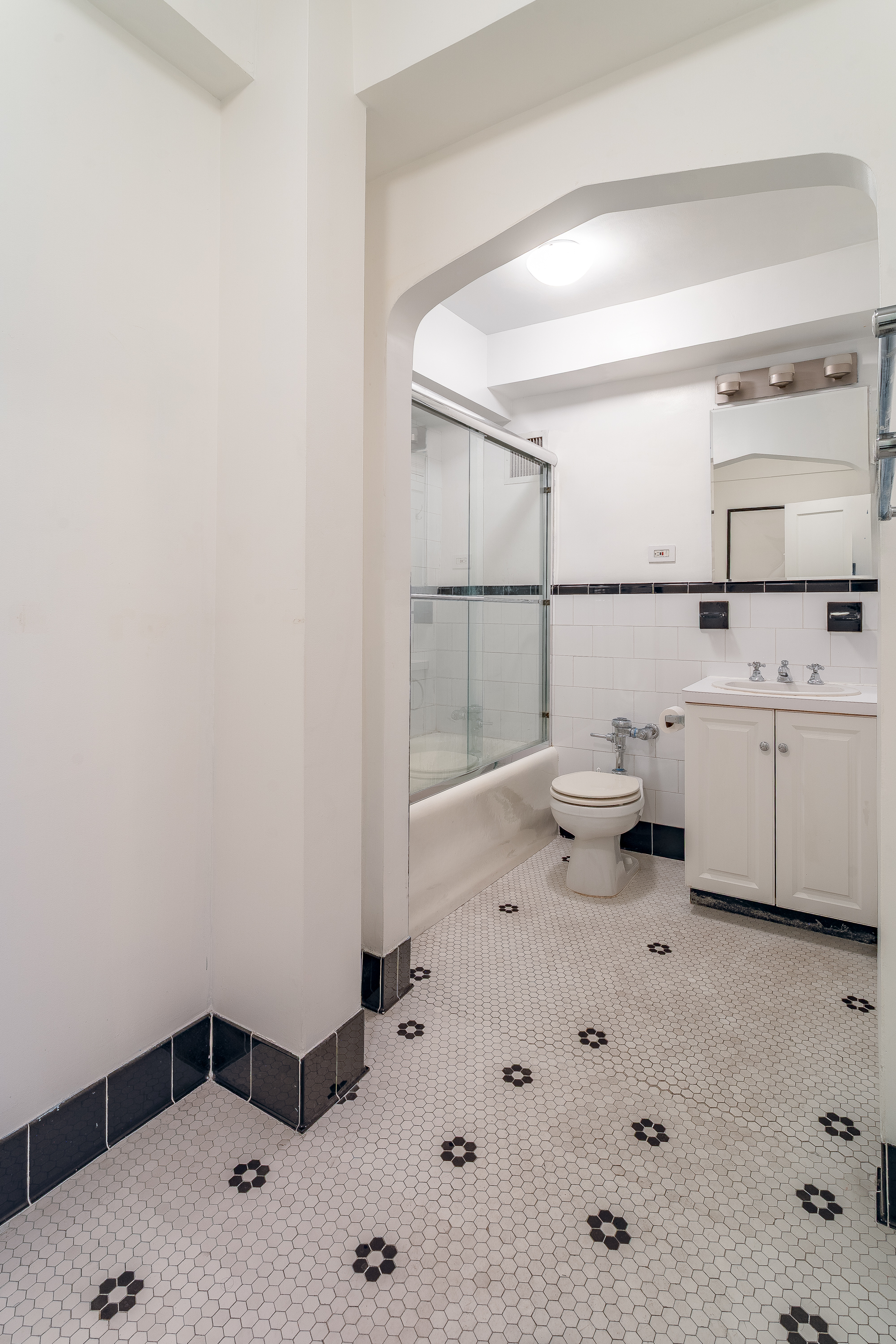 200 East 16th Street, Unit 10M Manhattan, NY 10003 - Photo 7 of 8