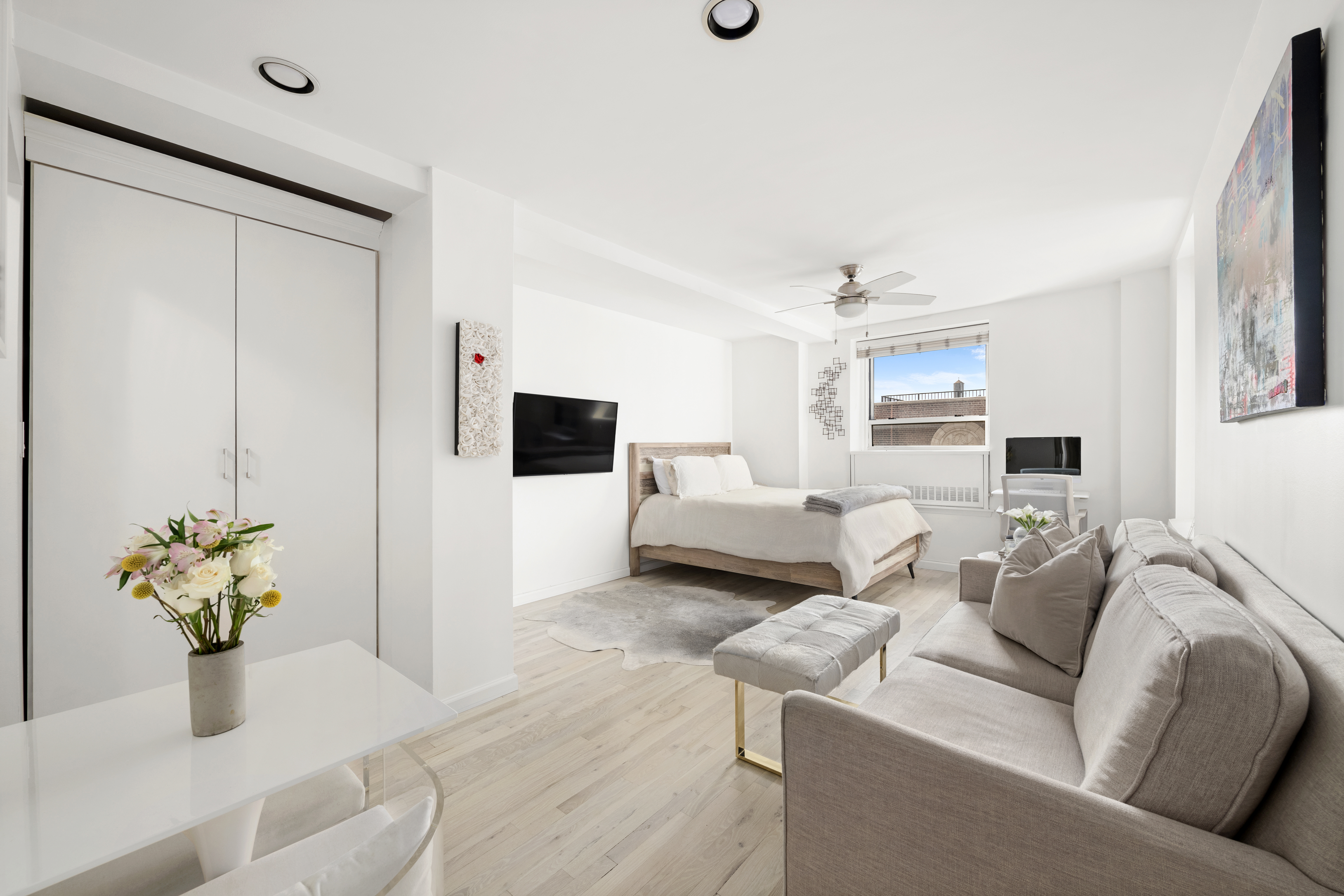 111 Hicks Street, Unit 6E Brooklyn, NY 11201 - Photo 2 of 11 a living room with furniture and a potted plant