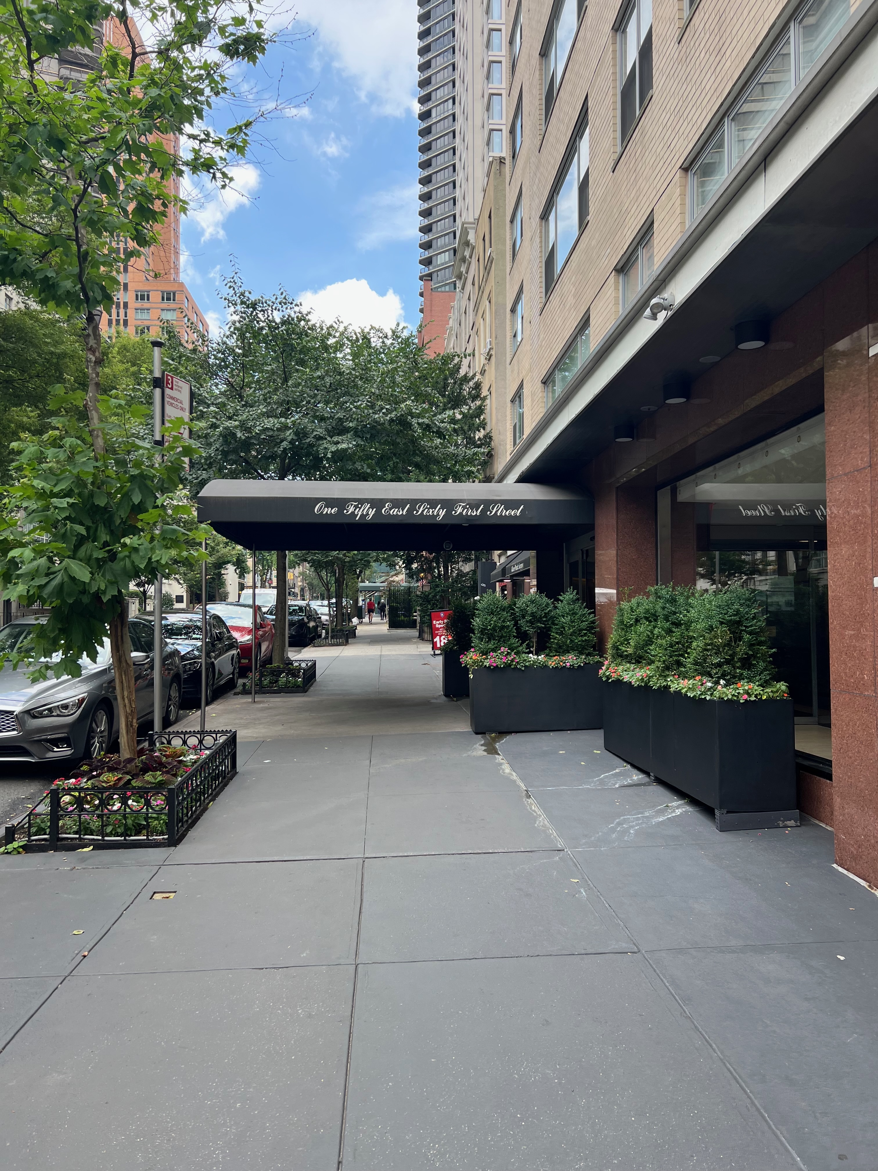 150 East 61st Street, Unit 2A Manhattan, NY 10065 - Photo 14 of 16 a view of patio with table and chairs potted plants and large tree