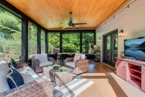 $1,250,000 | 1702 Mason Hill Drive, Alexandria, VA 22307