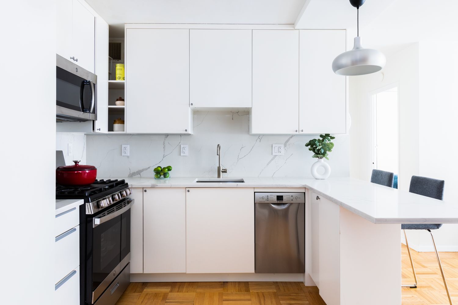 $875,000 | 15 West 72nd Street, Unit 5T | Upper West Side