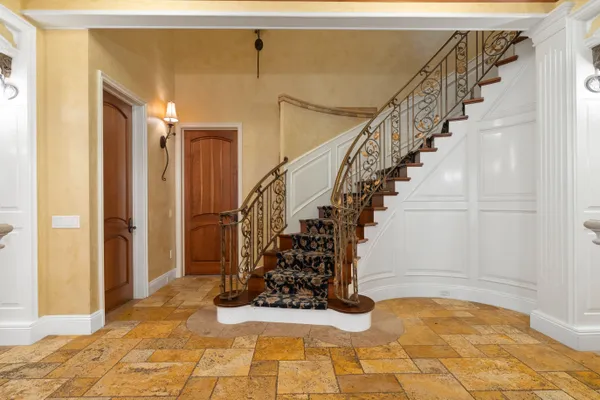 $5,195,000 | 919 South Gretna Green Way, Los Angeles, CA 90049