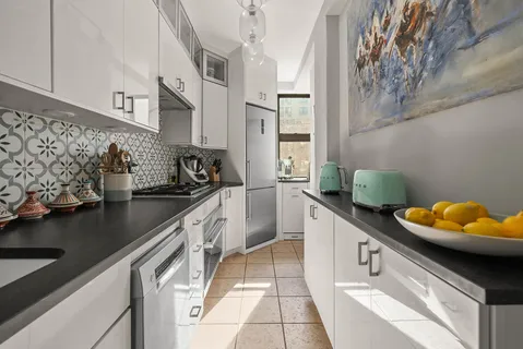 $895,000 | 760 West End Avenue, Unit 6B | Upper West Side