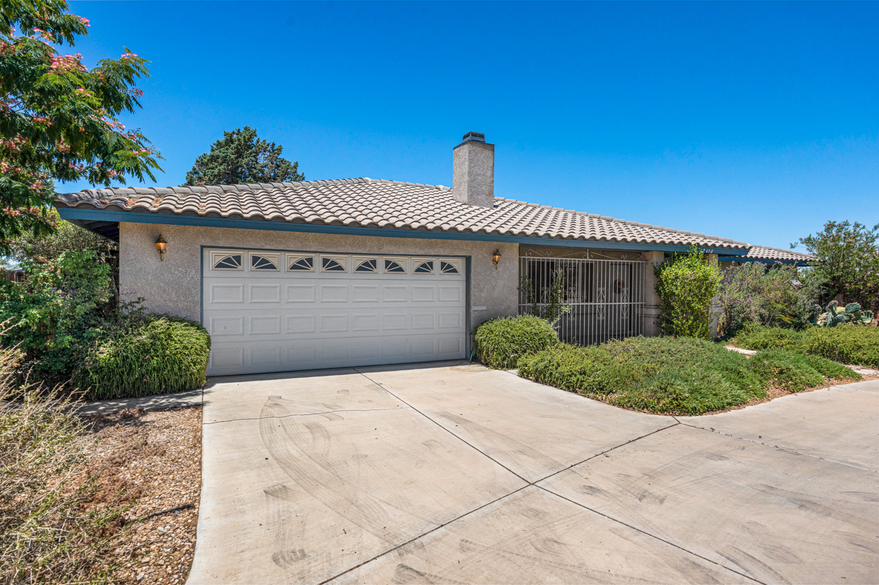 12450 Algonquin Road Apple Valley, CA 92308 - Photo 3 of 56