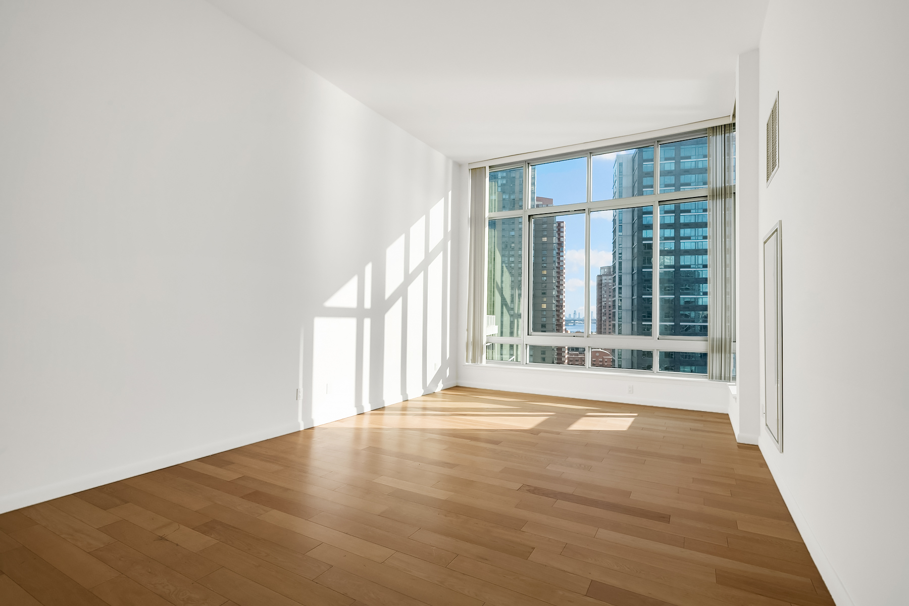 46-30 Center Boulevard, Unit 1707 Queens, NY 11109 - Photo 3 of 14