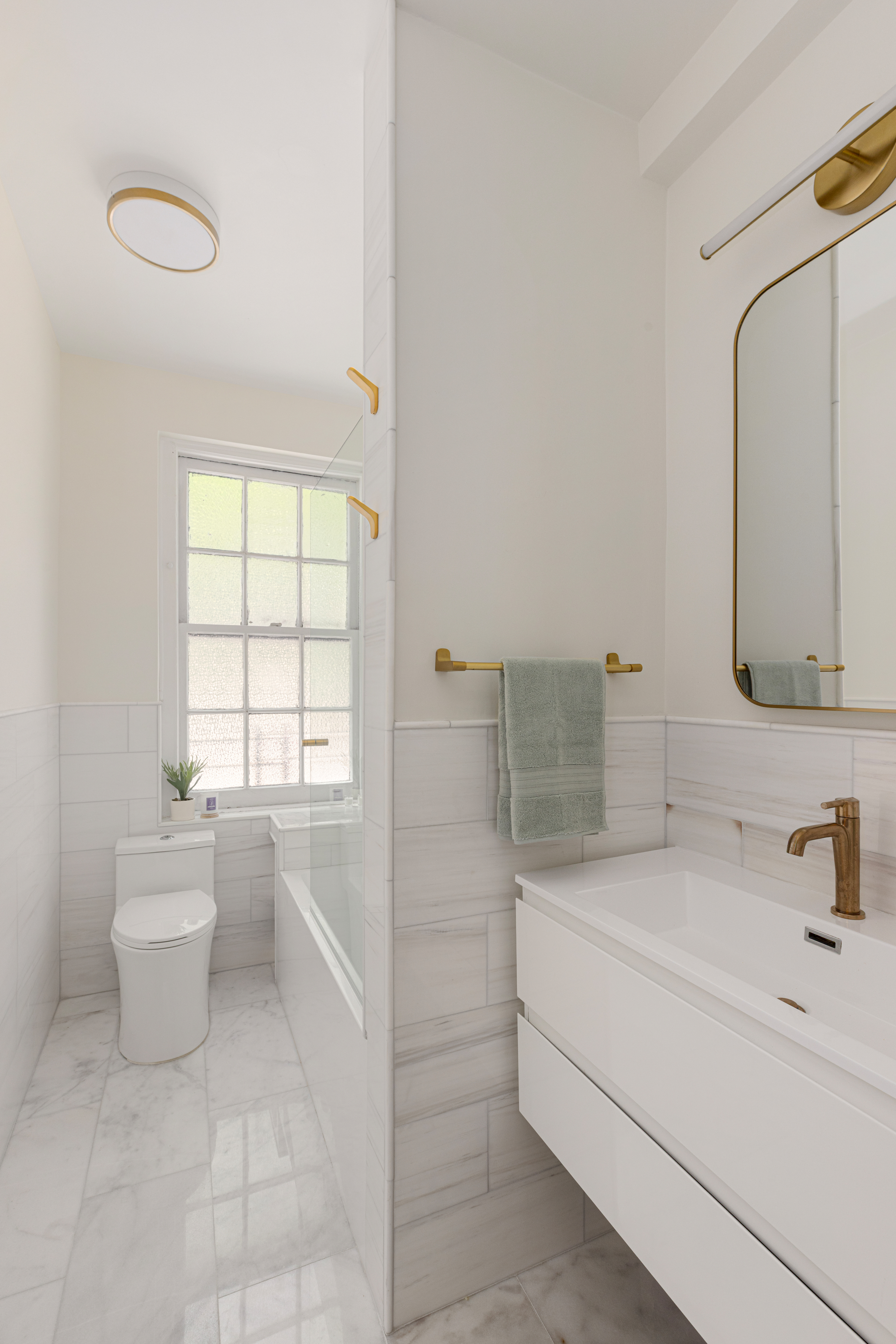 522 West End Avenue, Unit 2B Manhattan, NY 10024 - Photo 6 of 8 a bathroom with a sink a toilet and a bathtub