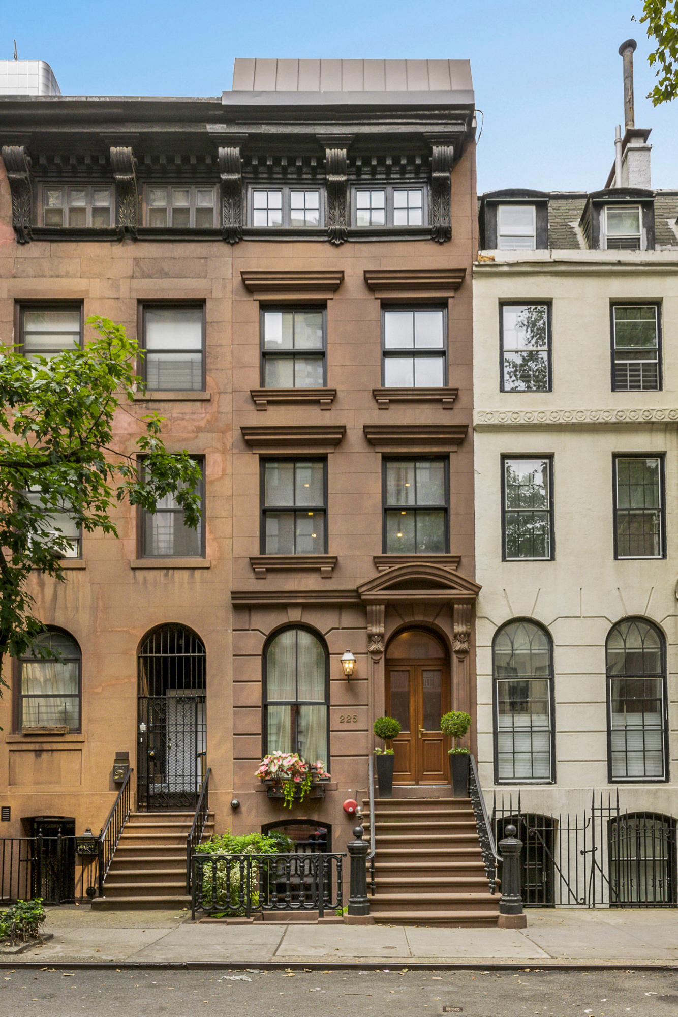 225 East 48th Street Manhattan, NY 10017 - Photo 16 of 17