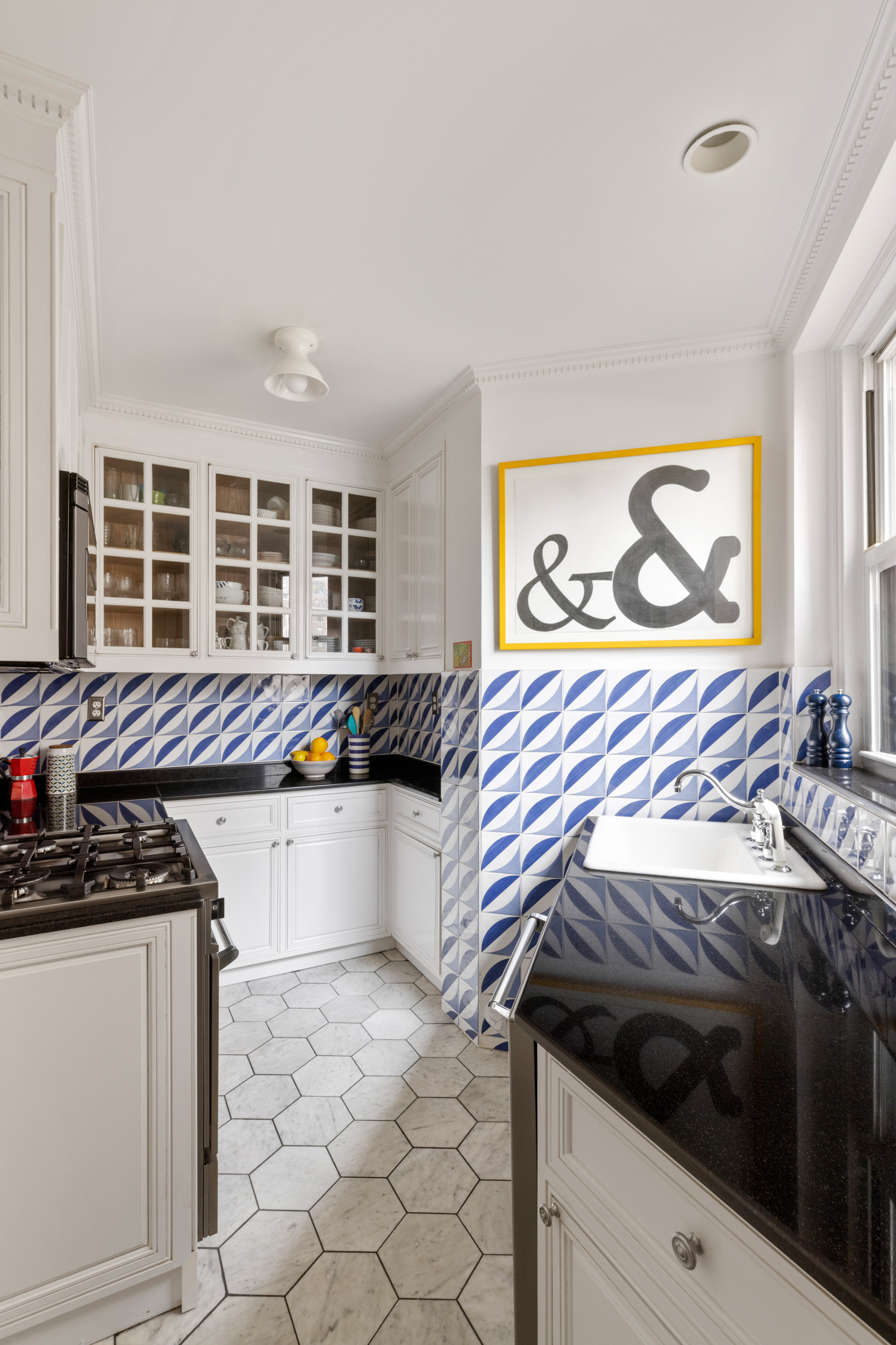 38 East 85th Street, Unit 10E Manhattan, NY 10028 - Photo 5 of 14 a kitchen with a stove a sink and a microwave