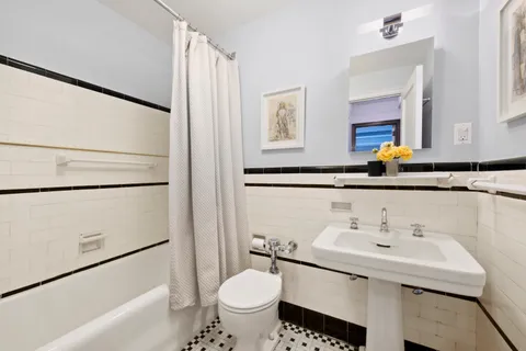 $1,800,000 | 320 Central Park West, Unit 5L | Upper West Side