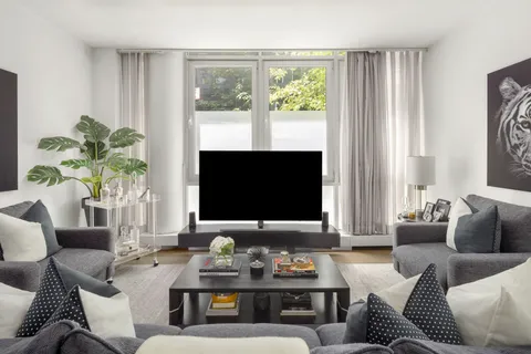 $2,650,000 | 22 Renwick Street, Unit 1A | Hudson Square