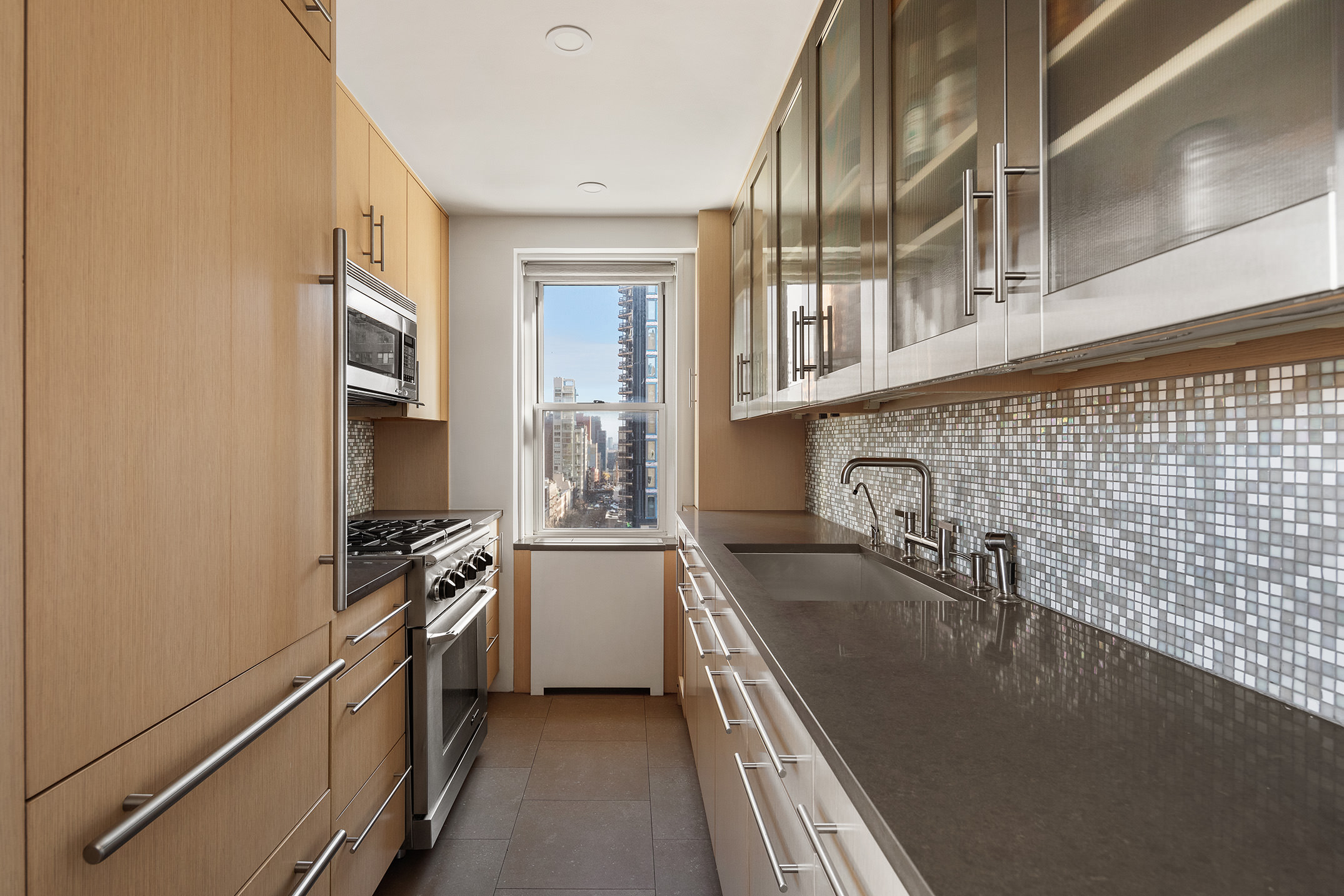 150 East 61st Street, Unit 16D Manhattan, NY 10065 - Photo 3 of 9 Gallery Image 3