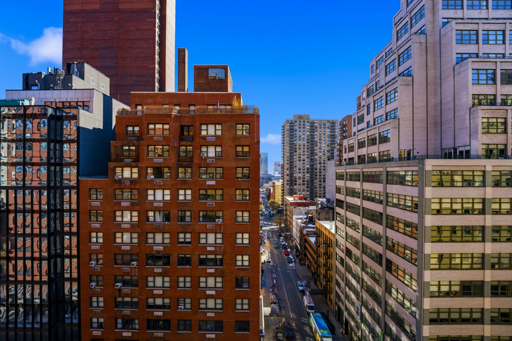 139 East 33rd Street, Unit 12DE Manhattan, NY 10016 - Photo 23 of 27 a front view of a building