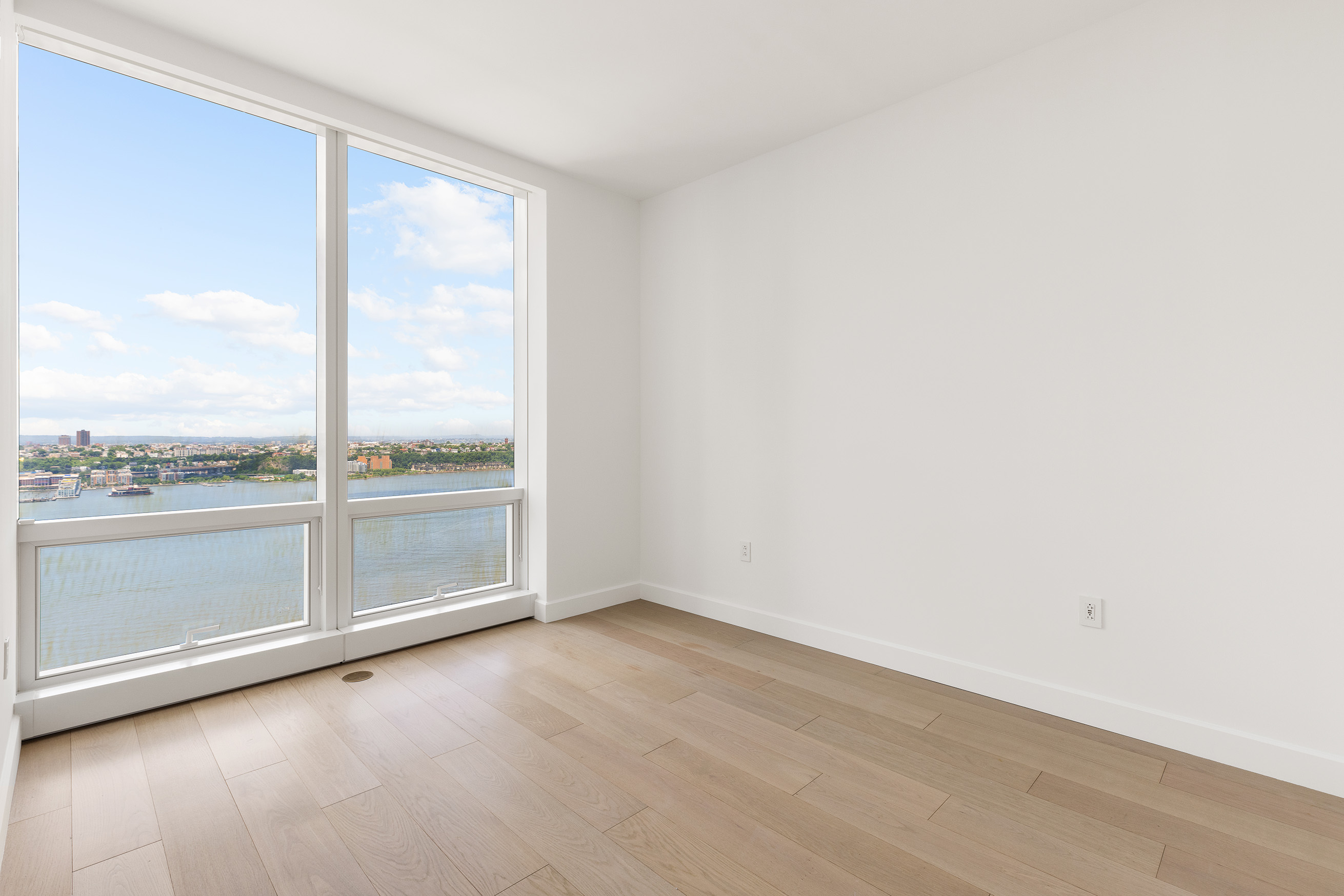 15 Hudson Yards, Unit 29E Manhattan, NY 10001 - Photo 2 of 6 an empty room with sliding door