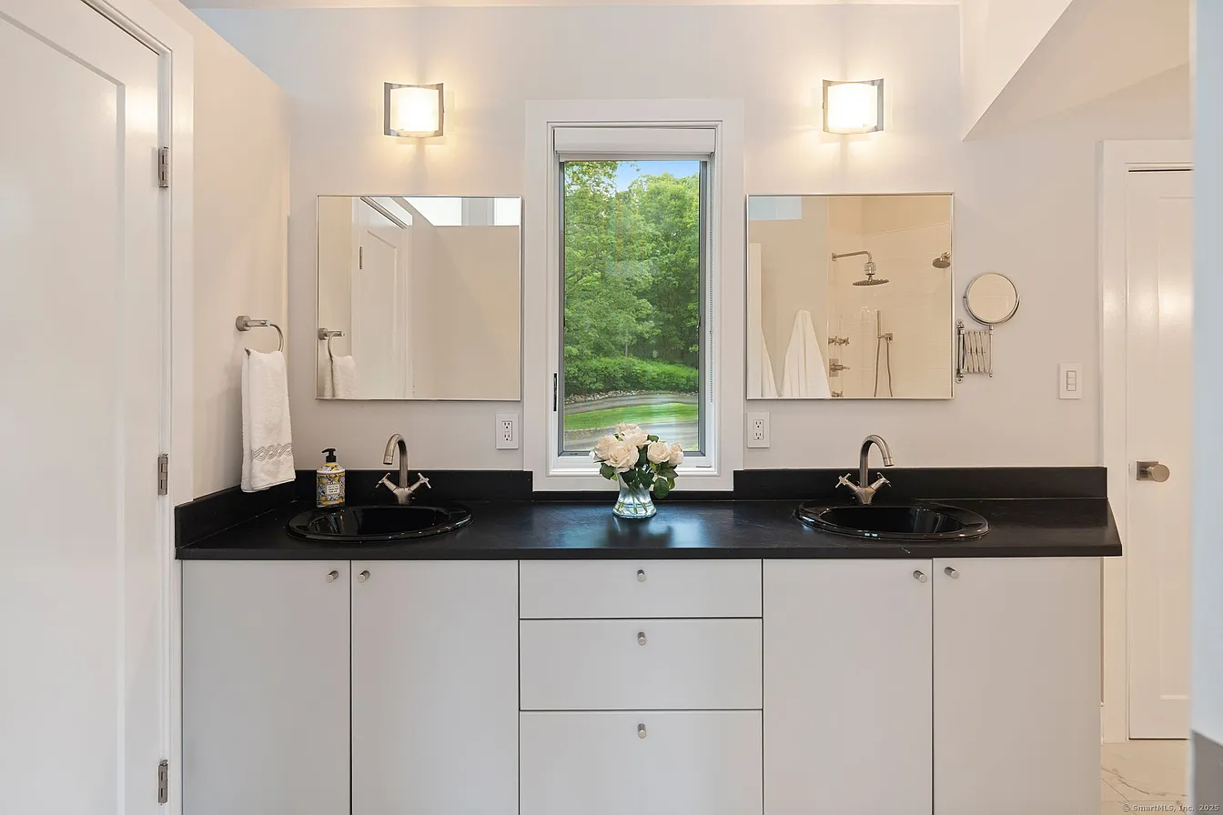 78 Pin Oak Lane Wilton, CT 06897 - Photo 15 of 37