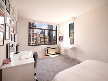 $1,690,000 | 303 East 43rd Street, Unit 27A | Midtown East