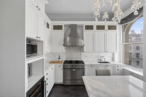 $8,500,000 | 390 West End Avenue, Unit 11C | Upper West Side