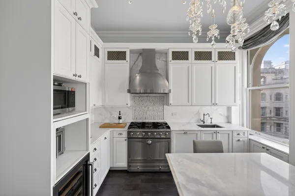 $8,500,000 | 390 West End Avenue, Unit 11C | Upper West Side