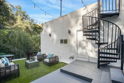 $1,399,000 | 4110 Vanetta Place, Studio City, CA 91604