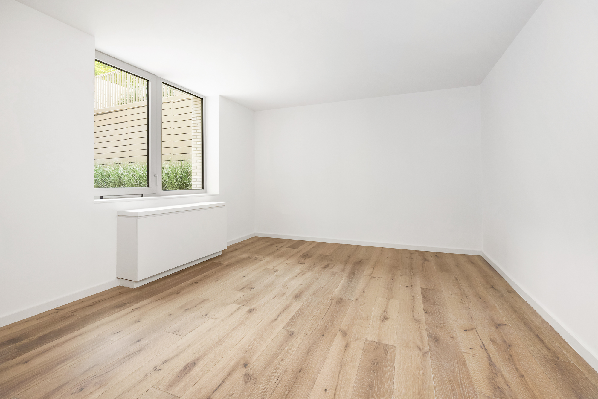 66 Clinton Street, Unit 1A Manhattan, NY 10002 - Photo 11 of 20 an empty room with a window