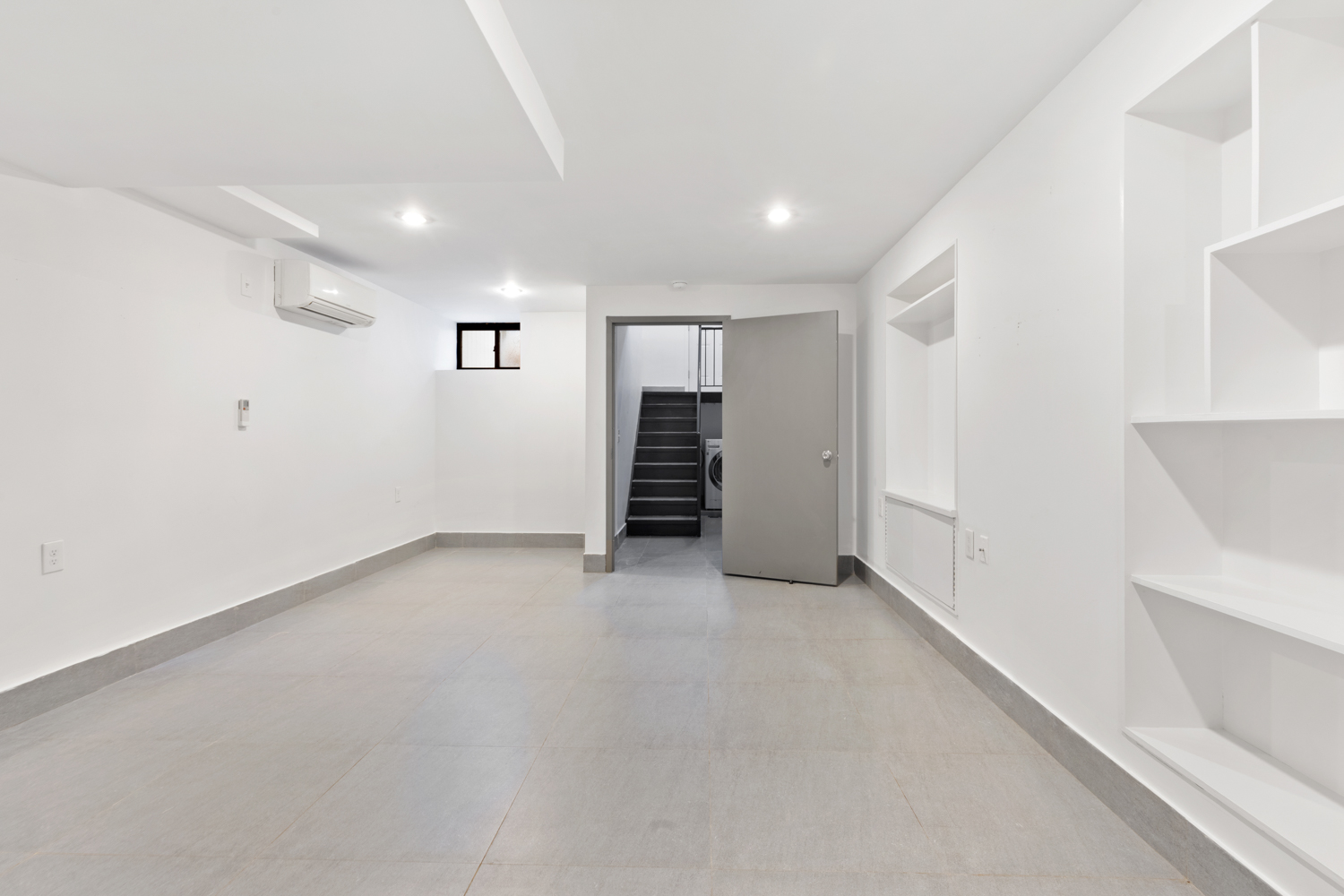 443 Jefferson Avenue, Unit 1L Brooklyn, NY 11221 - Photo 9 of 12 an empty room with a bathroom