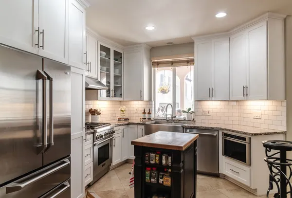 $1,799,000 | 230 Ardmore Avenue, Hermosa Beach, CA 90254