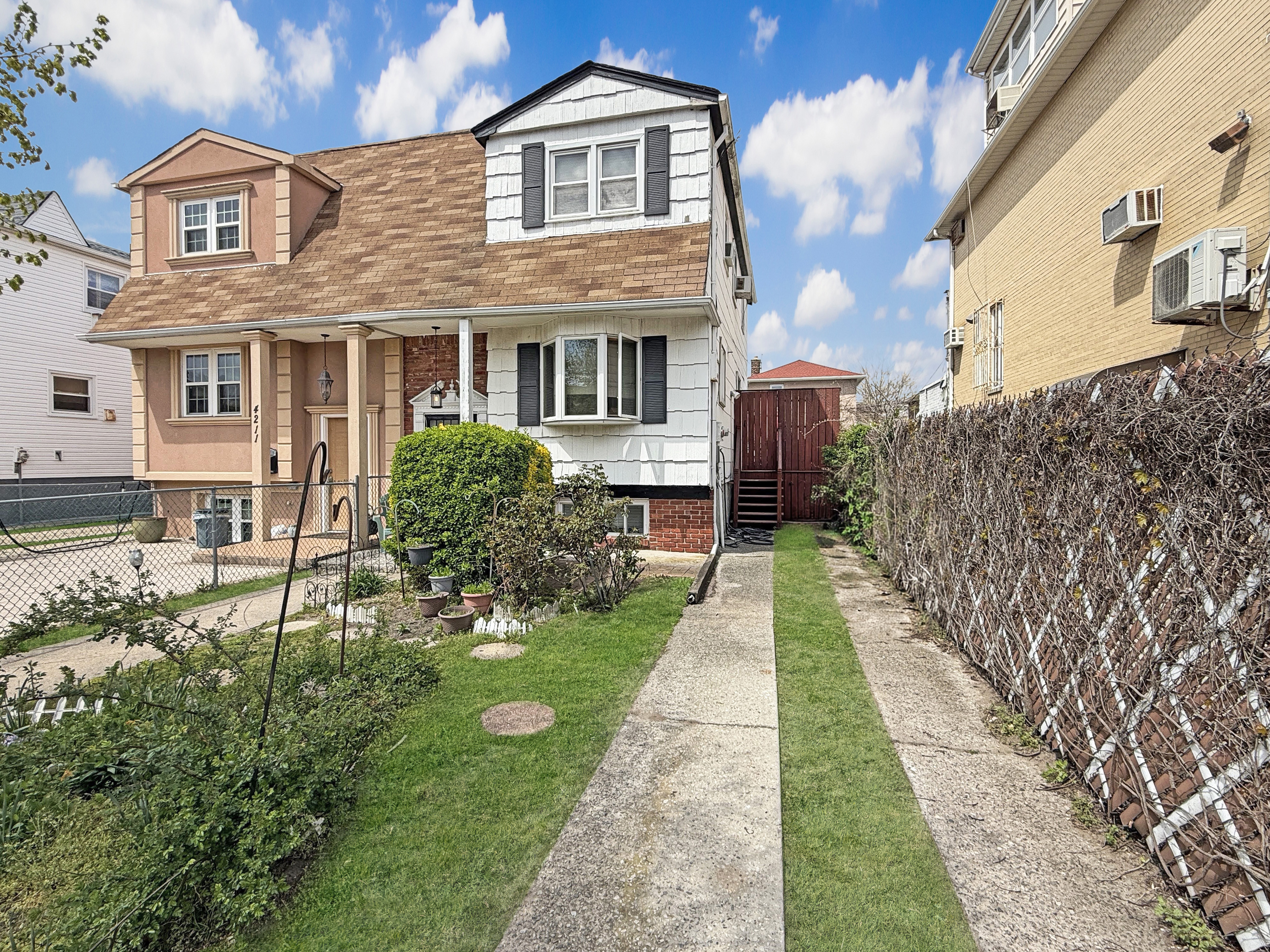 4209 Nautilus Avenue Brooklyn, NY 11224 - Photo 3 of 18 Gallery Image 3