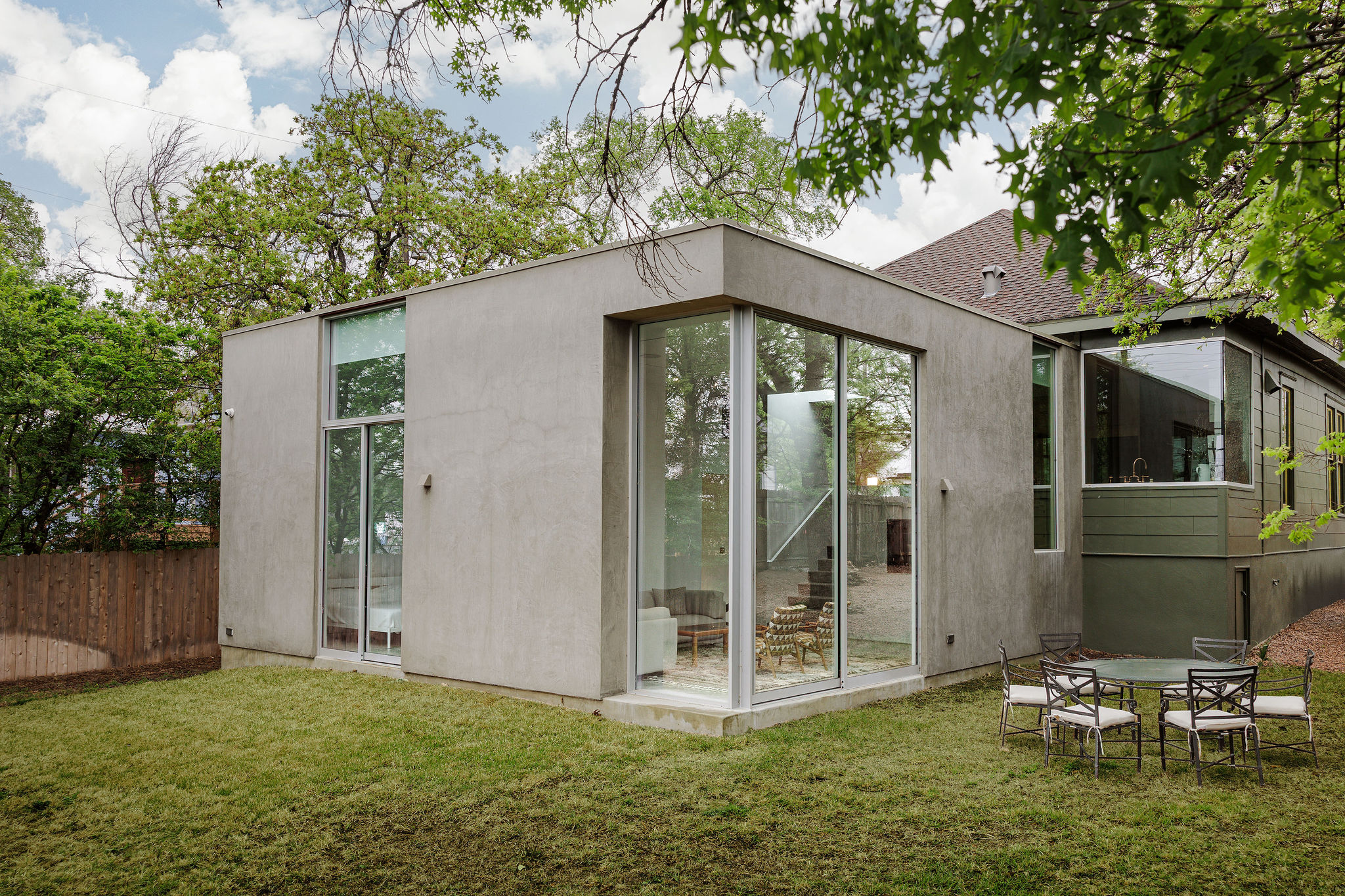 606 West 35th Street Austin, TX 78705 - Photo 37 of 37 a backyard of a house with table and chairs