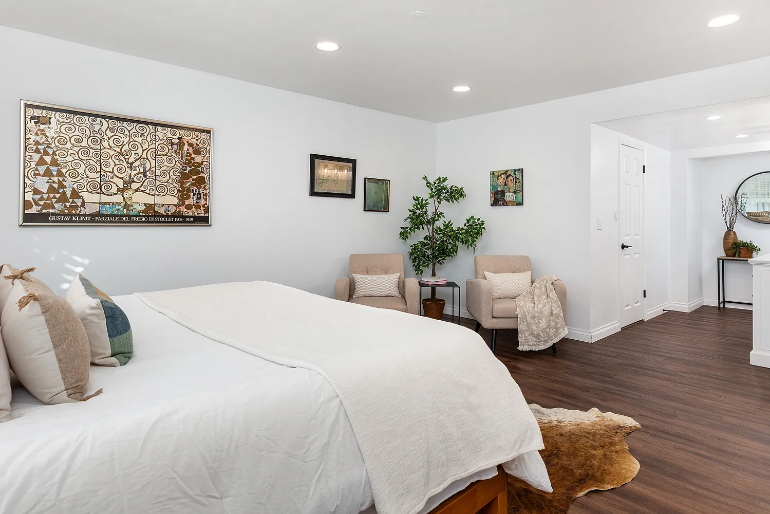 $979,000 | 385 South Oakland Avenue, Unit 205, Pasadena, CA 91101