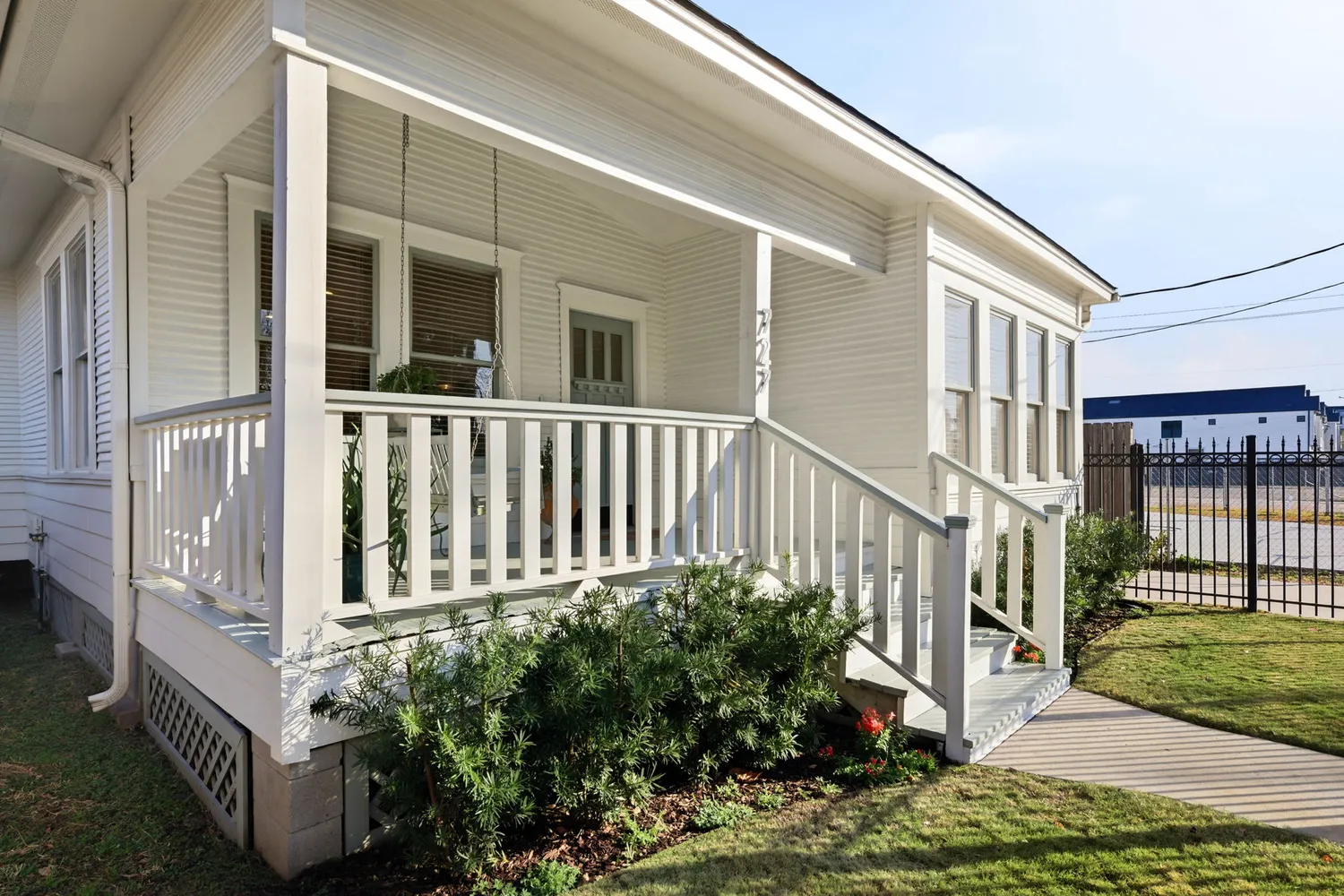 $635,000 | 727 East 25th Street, Houston, TX 77008