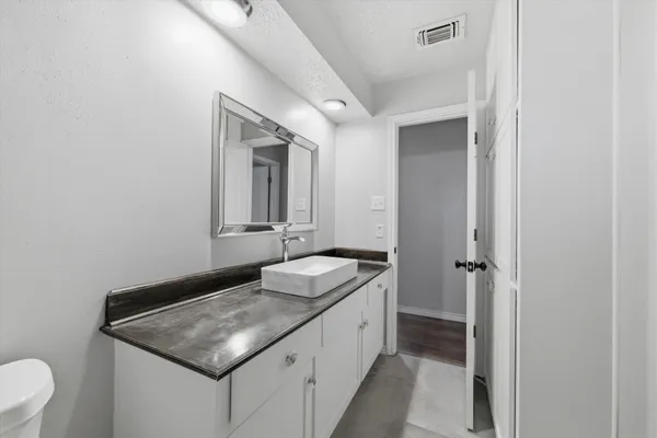$375,000 | 409 East Scotland Drive, Irving, TX 75062