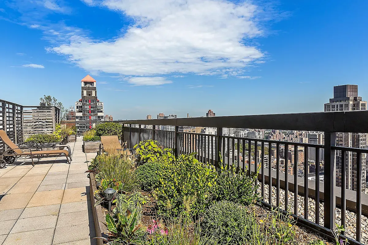 300 East 59th Street, Unit 705 Manhattan, NY 10022 - Photo 12 of 18