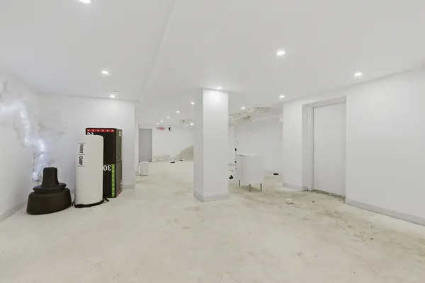 $8,000 | 319 Broadway | Williamsburg