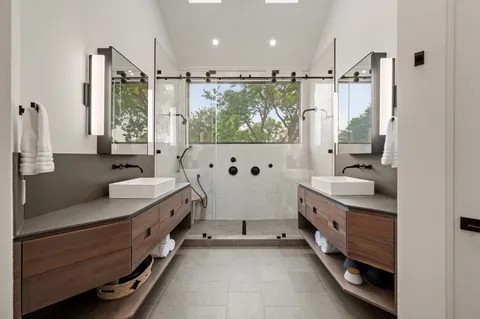 $2,600,000 | 3907 Fox Glen Drive, Irving, TX 75062