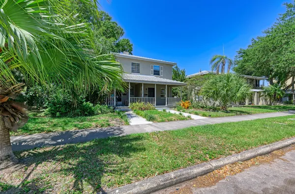 a view of an house with backyard space and garden