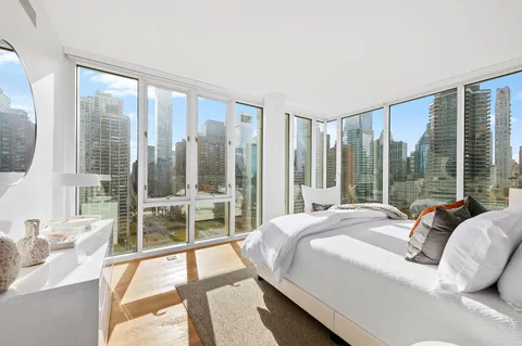 $2,995,000 | 301 East 61st Street, Unit 16A | Lenox Hill