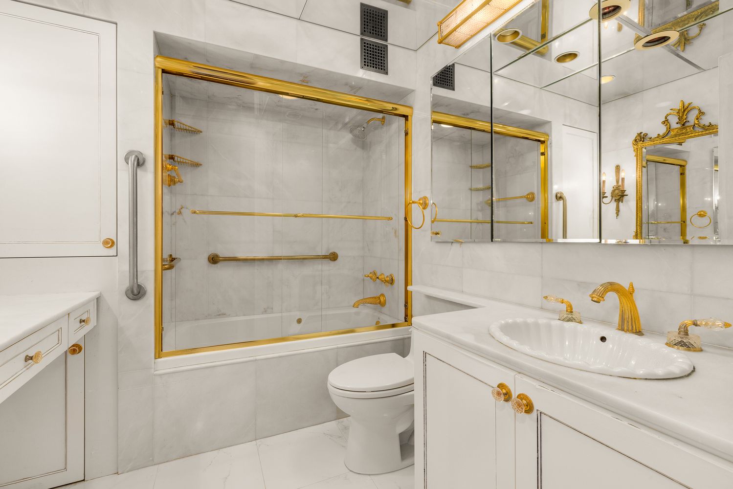 $2,800,000 | 860 5th Avenue, Unit 12K | Lenox Hill